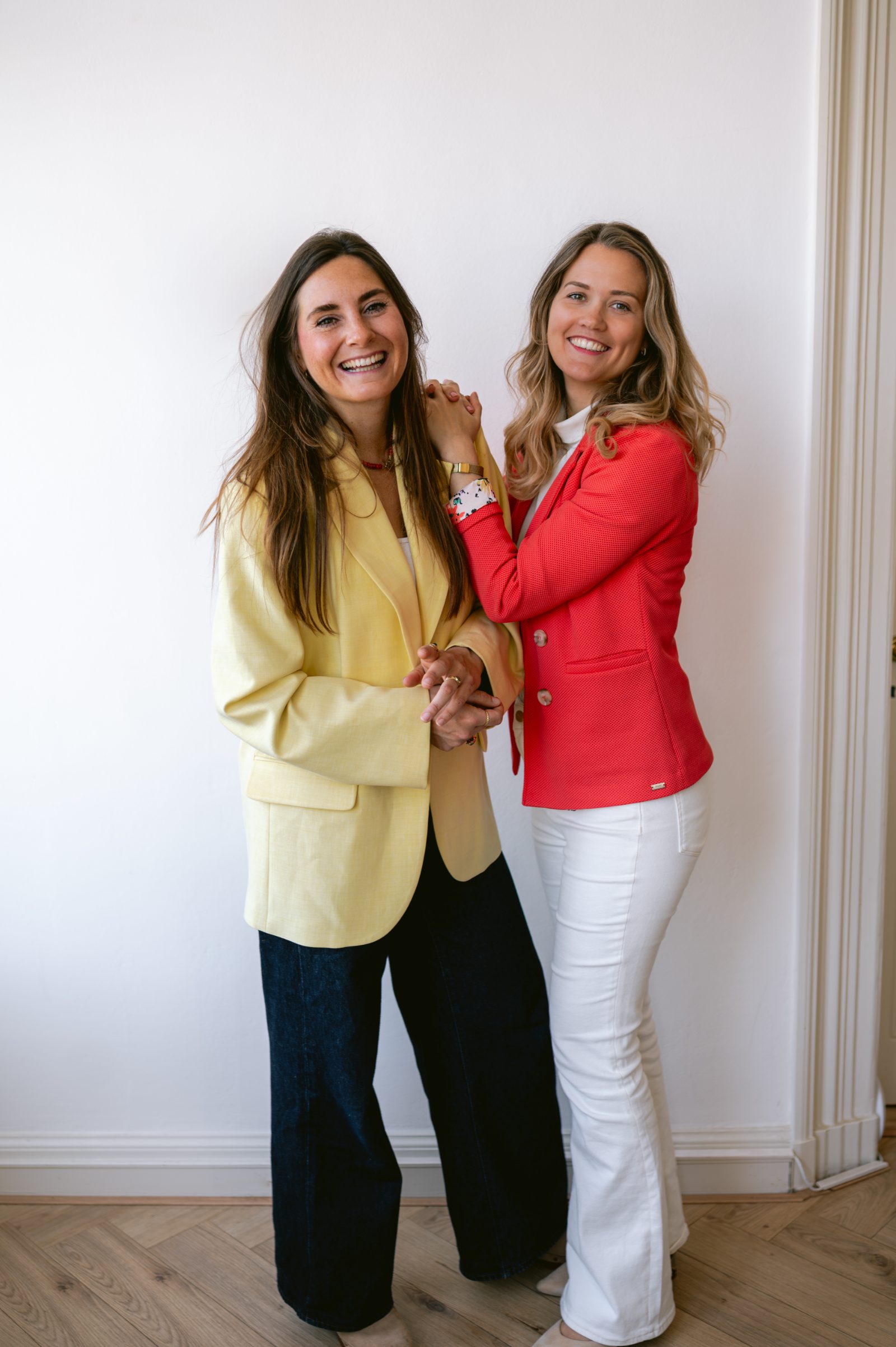 Myrthe en Eva, founders HIVE Legal